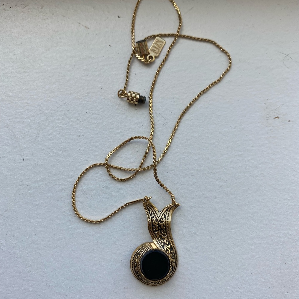 Vintage gold screw clamp pendant necklace